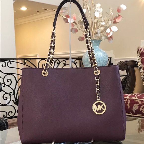 Michael Kors Handbags - Authentic Michael kors large Susannah chain purse